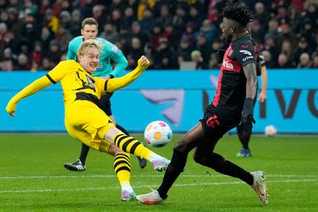 FK Bajer Leveruzen FK Borusija Dortmund