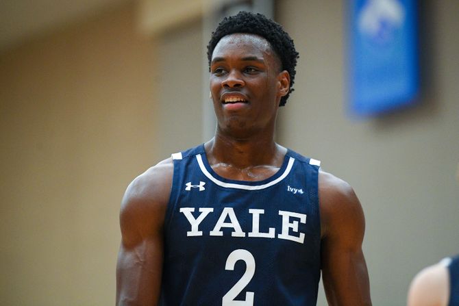 Yale Bulldogs , Bez Mbeng