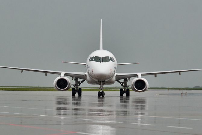 Avion SuperJet SJ100