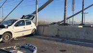Sudar tri automobila na Mostu na Adi: Saobraćaj usporen