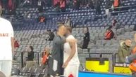 Prelepe scene u Areni: Danilo Anđušić u prijateljskom zagrljaju sa bivšim saigračima iz Monaka