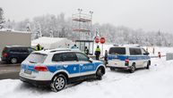 Strašna nesreća zbog "crnog leda" u Nemačkoj, poginulo dete: Školski autobus udario u vozilo, pa u drvo