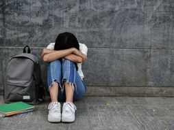 devojka depresija učenica tuga