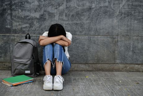 devojka depresija učenica tuga