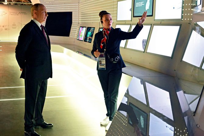 Vladimir Putin, izložba, nuklearno dugme Vladimir Putin, izložba, nuklearno dugme