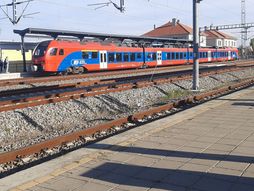 Voz, šine, pruga, vagon, železnička stanica