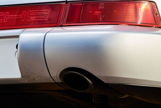 Silver Porsche Carrera RS 964