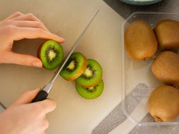 kivi, sečenje kivija, voće