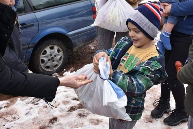 svi za kosmet, kosovo i metohija, deca, paketići