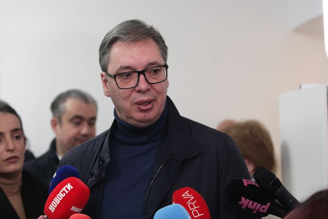 Aleksandar Vučić, Kruševac, obilazi Dom zdravlja