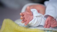 Jednomesečna beba pronađena u hodniku zgrade: Pored nje ostaviljena poruka