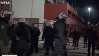 Haos na derbiju Olimpijakos - PAO: Suzavac prekinuo meč, policajcu se bore za život, uhapšene 424 osobe