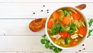 Detoks supa koja greje telo: Recept za jelo na kašiku koji će se vas osvojiti