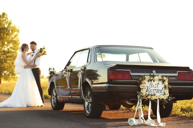 Venčanje, venčani par, bračni par, mladenci, muž, mladoženja, mlada, auto, just married