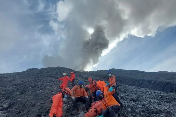 Erupcija vulkana Maunt Marapi, Indonezija, akcija spasavanja, potraga za preživelima, izvlačenje tela