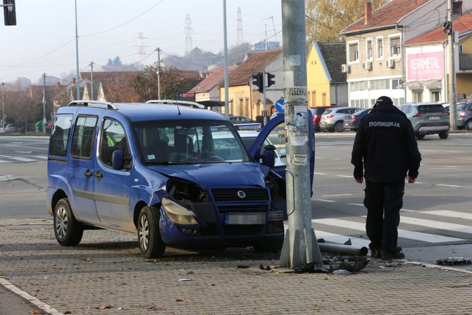 Saobraćajna nesreća, udes, Žena umrla za volanom na Novom Beogradu