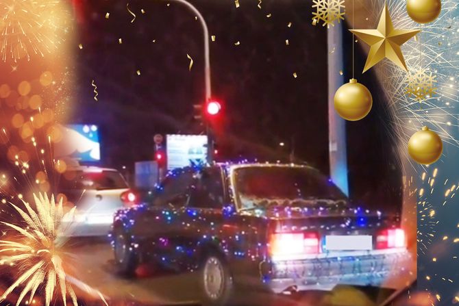 Automobil ukrasi dekoracija Nova godina Automobil ukrasi dekoracija Nova godina