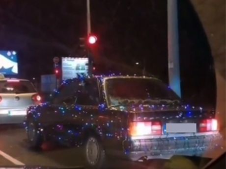 Automobil ukrasi dekoracija Nova godina