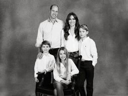 Kraljevska porodica Kejt Midlton i Vilijam portret