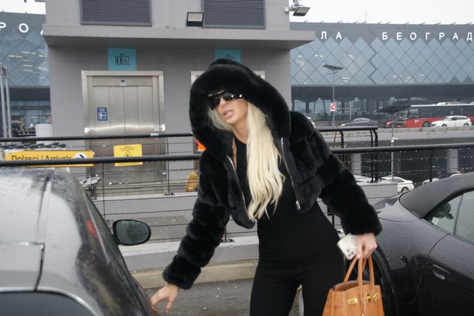 Poznati aerodrom Jelena Karleuša