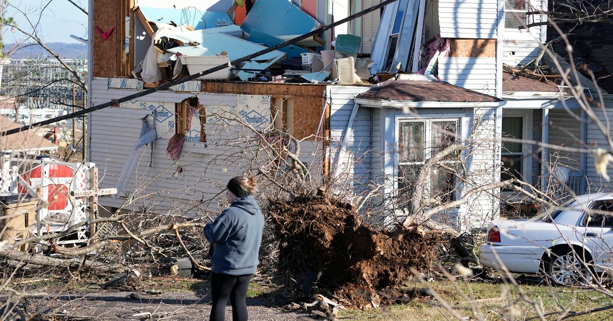 Neverovatno: Tornado odneo bebu, roditelji je pronašli u krošnji drveta ...