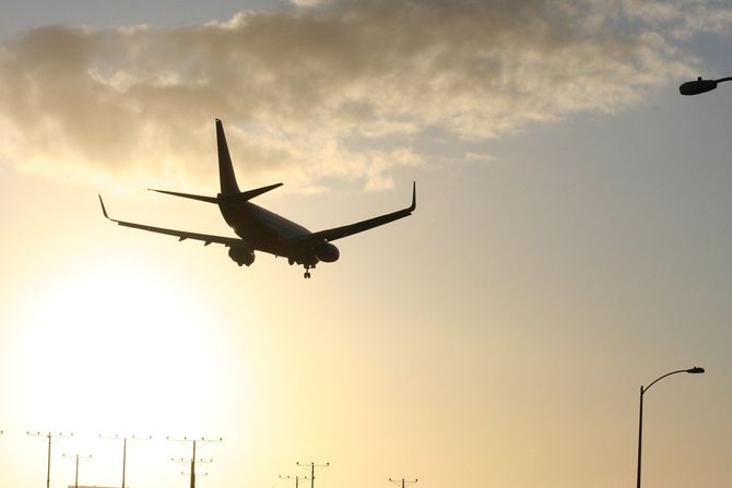 Avion, aerodrom