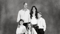 Ceo svet komentariše božićni portret princa Vilijama sa Kejt i decom: Da li primećujete nešto čudno?