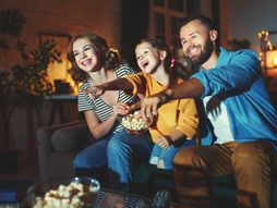 filmovi, praznici, porodica, gledanje filmova, deca, roditelji
