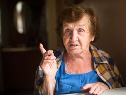 starja zena baba baka