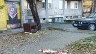 Stanari u Leskovcu postavili kućice za pse i ćebad, komšije se bune: "Kakav je ovo mini azil na otvorenom"