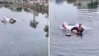 Majka sa dvoje dece sletela kolima u reku: Prolaznici su ih jedva spasili