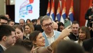 Vučić na predizbornom koktelu sa mladima: Moramo još da unapredimo obrazovanje i vratimo zanatlije u zemlju