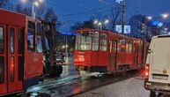Problemi u tramvajskom saobraćaju od rane zone: Jedan iskočio iz šina, drugi se pokvario