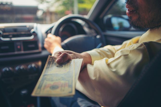 Taksista plaćeni ubica Taksista plaćeni ubica