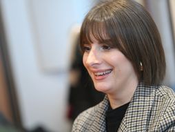 Nagrada "Ružica Sokić" uručena glumici Hani Selimović u pozorištu Atelje 212