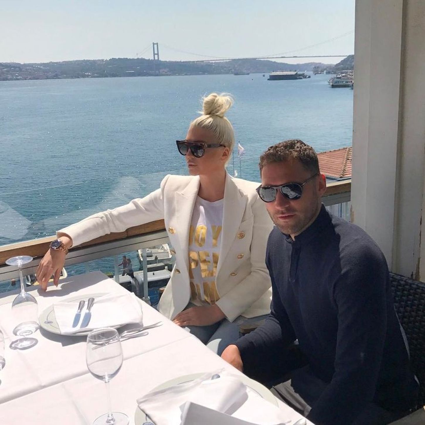 Pomirili se Karleuša i Tošić: Snimljeni zajedno u restoranu, spojio ih bitan događaj - on joj čak i zapevao