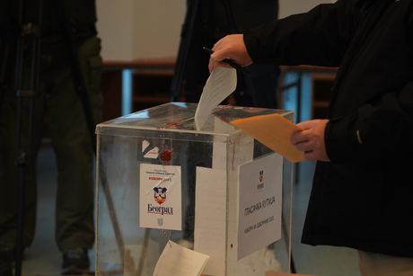 Izbori 2023 glasači glasanje glasačka kutija