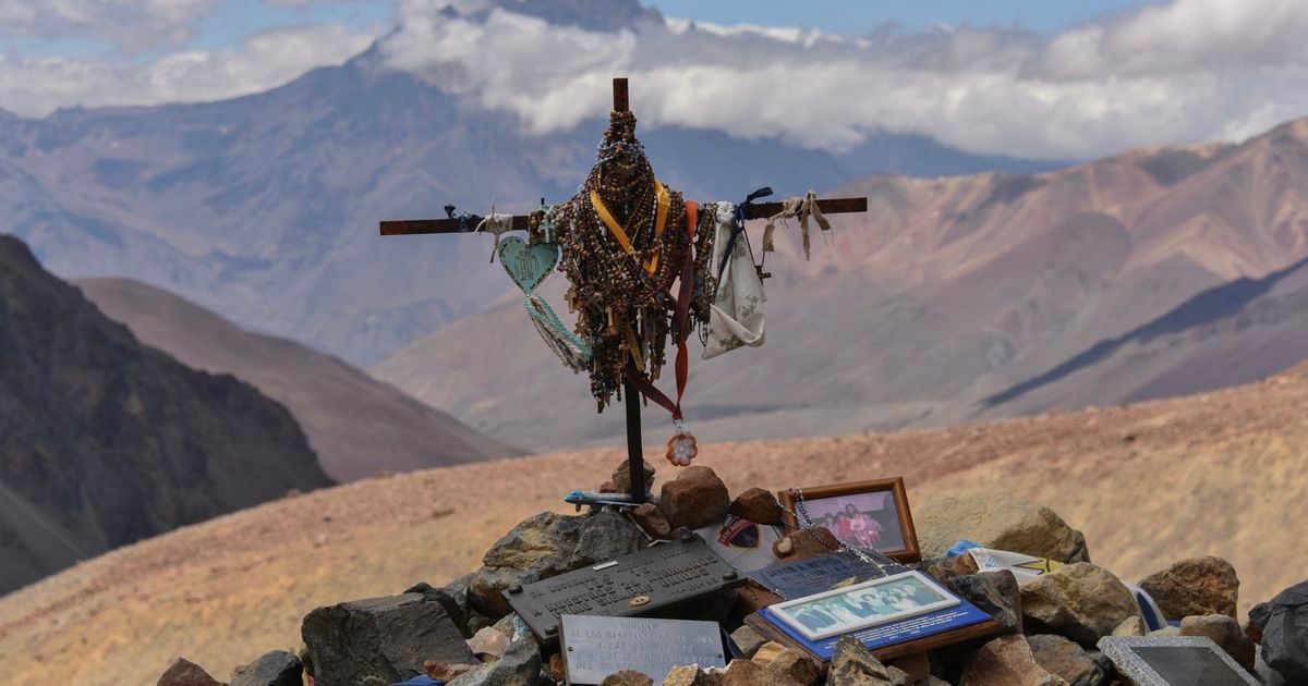 Pad aviona u Andima, preživeli 72 dana čekali spas, postali kanibali ...