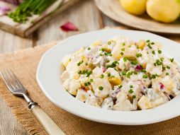 krompir salata, recept za krompir salatu, krompir salata sa krastavčićima