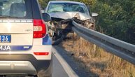 Horrific scene near Lapovo: Metal guardrail cuts through entire car, driver survives by sheer luck
