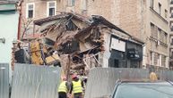 Propali bager ne da se izvući: Majstori ga još uvek samo gledaju