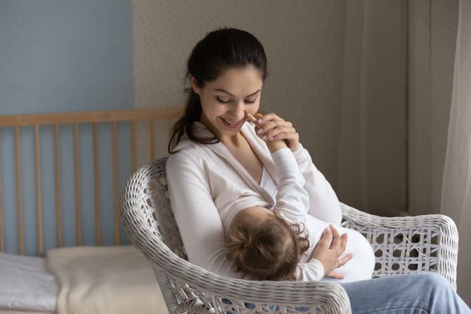 dojenje dojilja beba mama dojenje dojilja beba mama