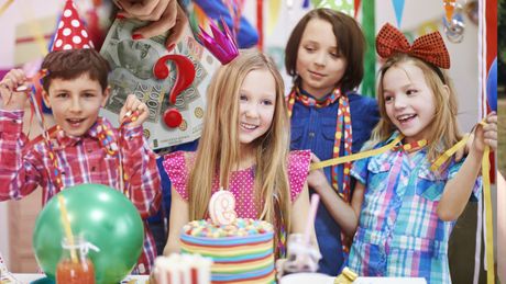 Dečiji rođendan igraonica torta pare dinari