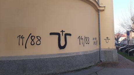 Pravoslavna crkva išarana ustaškim i nacističkim simbolima