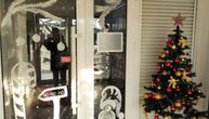 Stanari zgrade u Subotici dali podstrek komšijama: Napravili novogodišnju čaroliju ispred svojih stanova