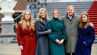 Porodični portret: Kraljica Maksima za praznično fotografisanje odabrala kaput koji će postati modni hit
