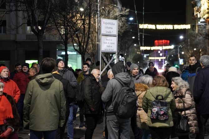 Protest opoizcije ispred RIKa