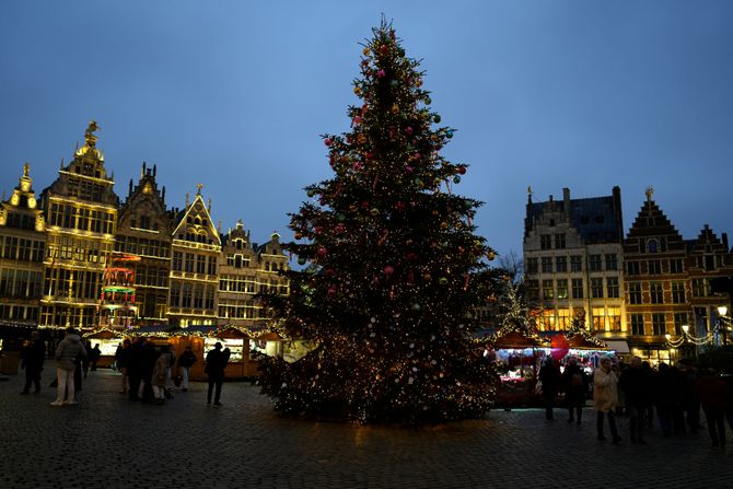 Jelka božićni market sajam vašar Belgija