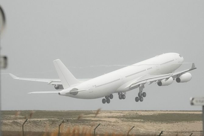 Francuska prizemljen avion Francuska prizemljen avion