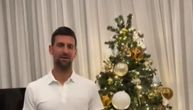 Novak Đoković pored jelke čestitao Božić svima koji slave sada i poslao moćnu poruku za mir u svetu!